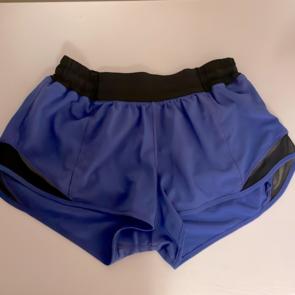 Lululemon Hotty Hot 2.5” Mesh side Low Rise Shorts